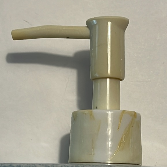 Garden Blue Floral Bathroom Set of Soap Caddy, Dispenser & Toothbrush Holder - Picture 8 of 16